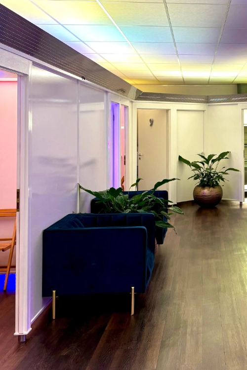 Website van Sungallery, ontwikkeld in WordPress met Elementor, met een overzichtelijke presentatie van zonnebanken, tarieven en locaties in een rustige, blauwe huisstijl gecombineerd met warme sfeerfotografie.